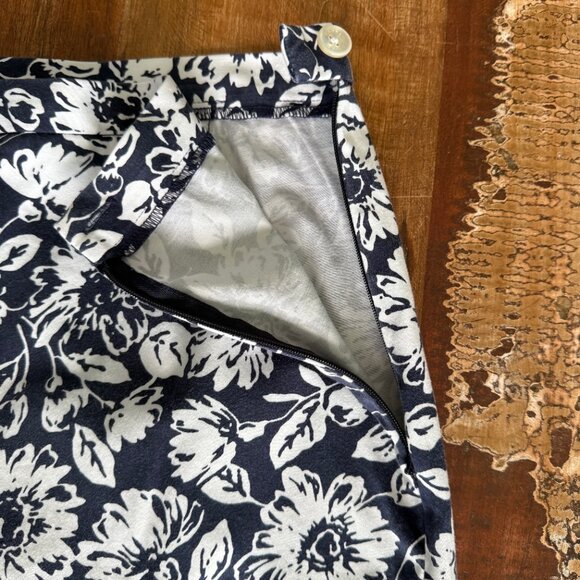 Lauren Ralph Lauren Blue White Floral Capri Pants Size 12 - Picture 2 of 8